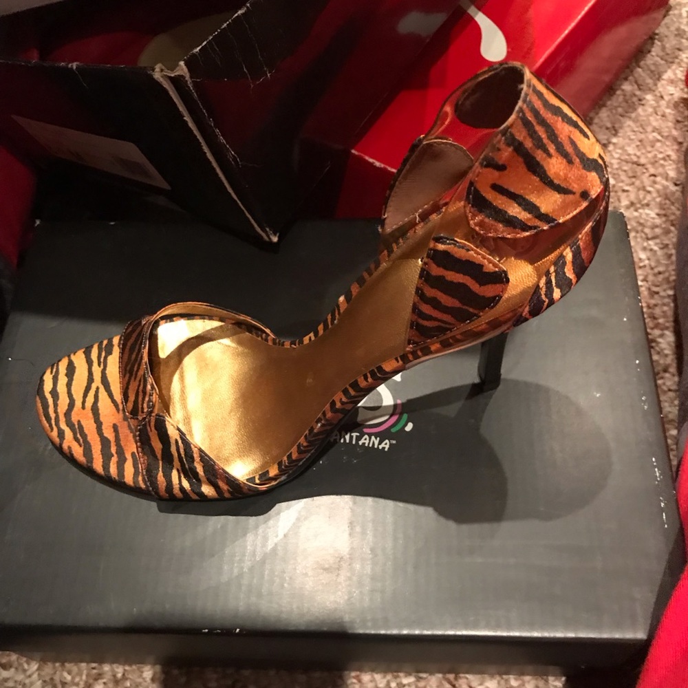 Black and gold zebra print Carlos Santana heel